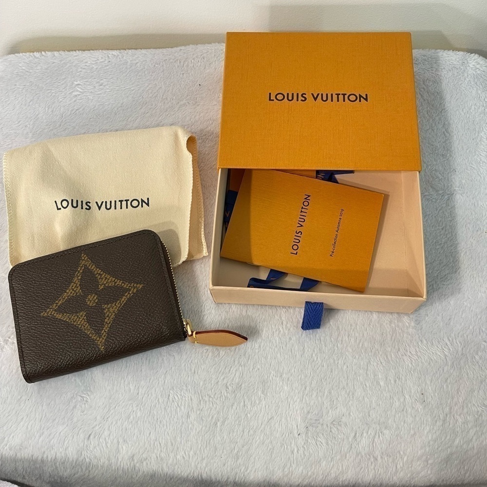 Authentic Louis Vuitton zippy wallet limited edition